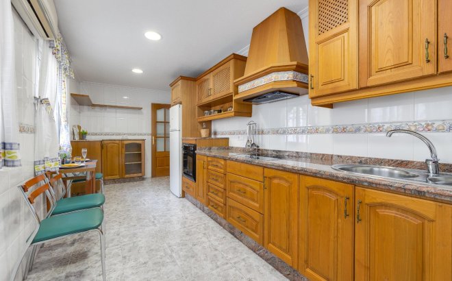 Herverkoop - Penthouse -
Torrevieja - Paseo Maritimo