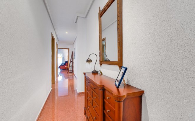Herverkoop - Penthouse -
Torrevieja - Paseo Maritimo