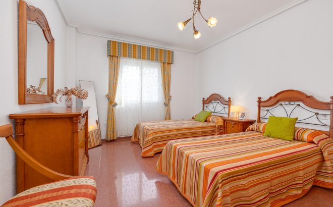 Herverkoop - Penthouse -
Torrevieja - Paseo Maritimo