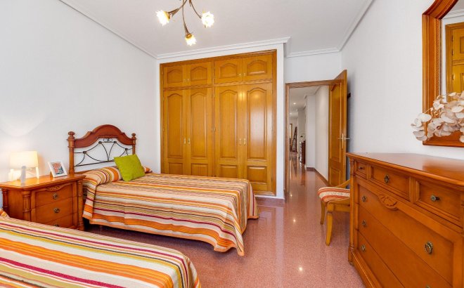 Herverkoop - Penthouse -
Torrevieja - Paseo Maritimo