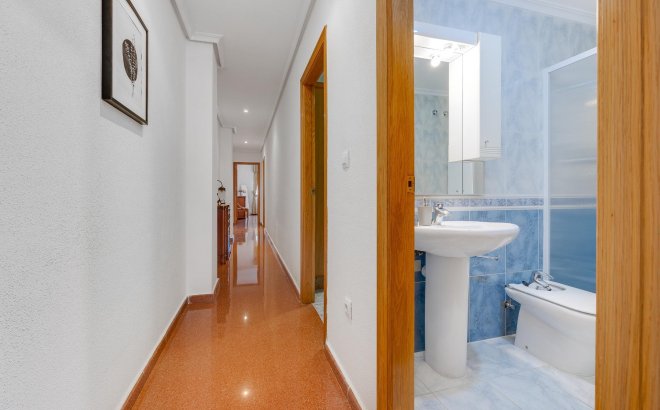 Herverkoop - Penthouse -
Torrevieja - Paseo Maritimo