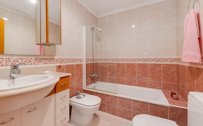 Herverkoop - Penthouse -
Torrevieja - Paseo Maritimo