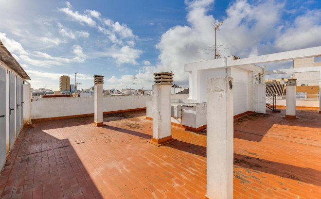 Herverkoop - Penthouse -
Torrevieja - Paseo Maritimo
