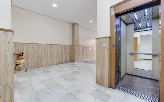 Herverkoop - Penthouse -
Torrevieja - Paseo Maritimo