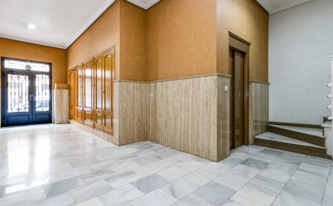 Herverkoop - Penthouse -
Torrevieja - Paseo Maritimo