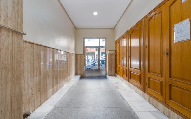 Herverkoop - Penthouse -
Torrevieja - Paseo Maritimo