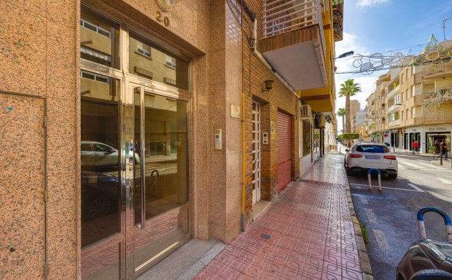 Herverkoop - Penthouse -
Torrevieja - Paseo Maritimo