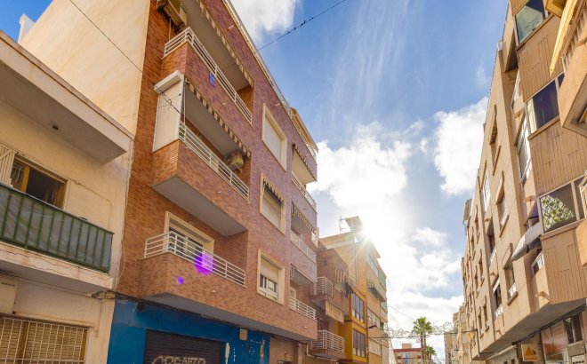 Herverkoop - Penthouse -
Torrevieja - Paseo Maritimo