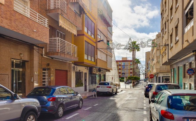 Herverkoop - Penthouse -
Torrevieja - Paseo Maritimo