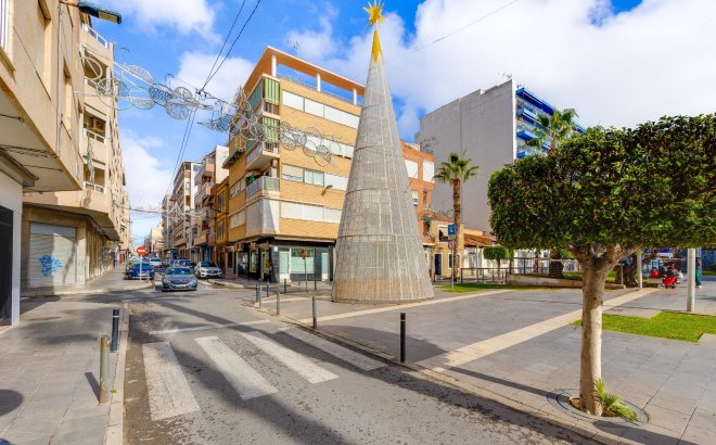 Herverkoop - Penthouse -
Torrevieja - Paseo Maritimo