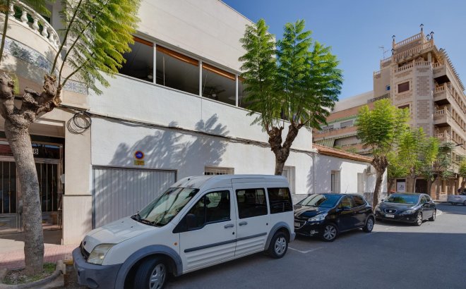 Resale - Town House -
Torrevieja - Centro