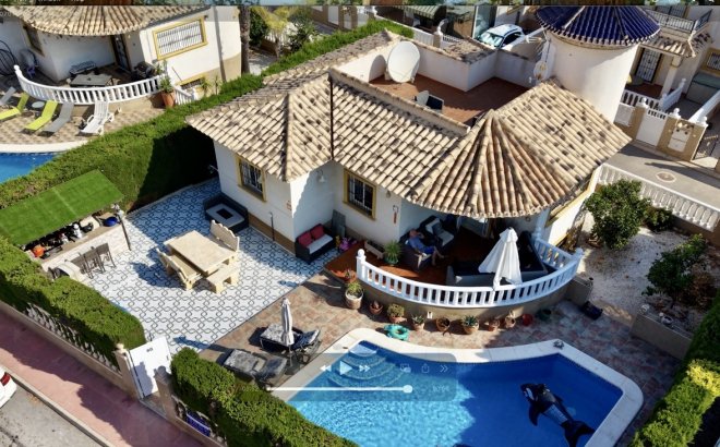Resale - Villa -
Villamartin - Costa Blanca