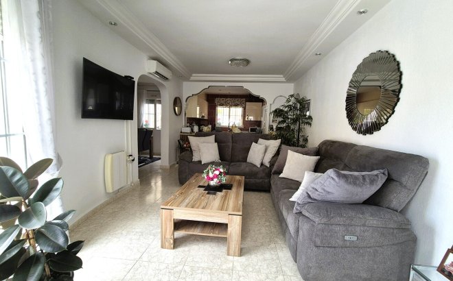 Resale - Villa -
El Galan - Inland