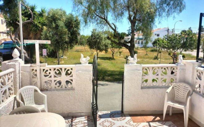 Resale - Bungalow -
Torrevieja - La Siesta - El Salado - Torreta