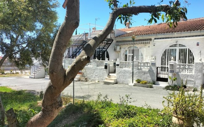 Resale - Bungalow -
Torrevieja - La Siesta - El Salado - Torreta