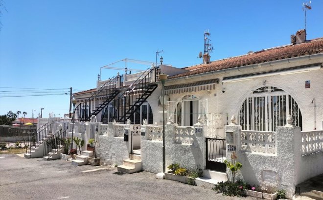 Resale - Bungalow -
Torrevieja - La Siesta - El Salado - Torreta