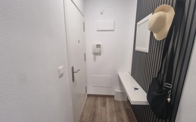 Resale - Apartment -
Torrevieja - Estacion De Autobuses