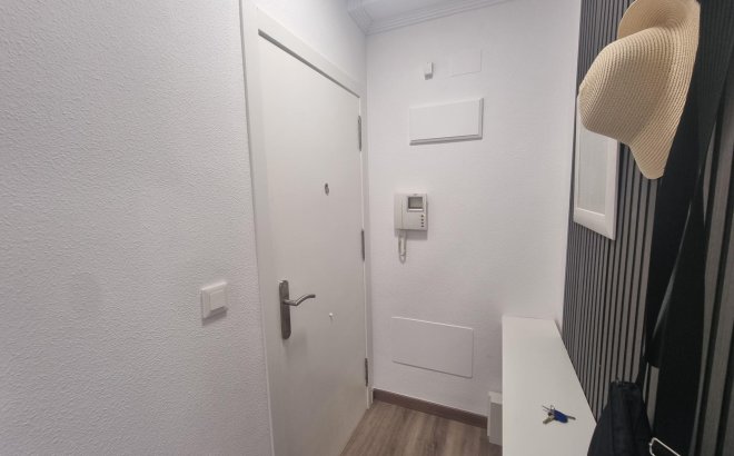 Resale - Apartment -
Torrevieja - Estacion De Autobuses