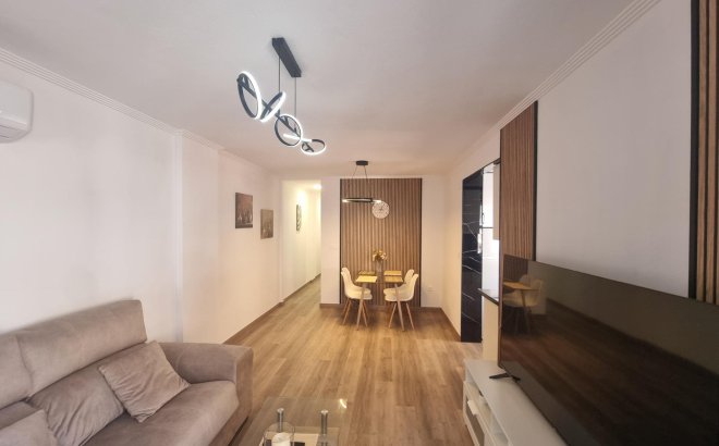 Resale - Apartment -
Torrevieja - Estacion De Autobuses