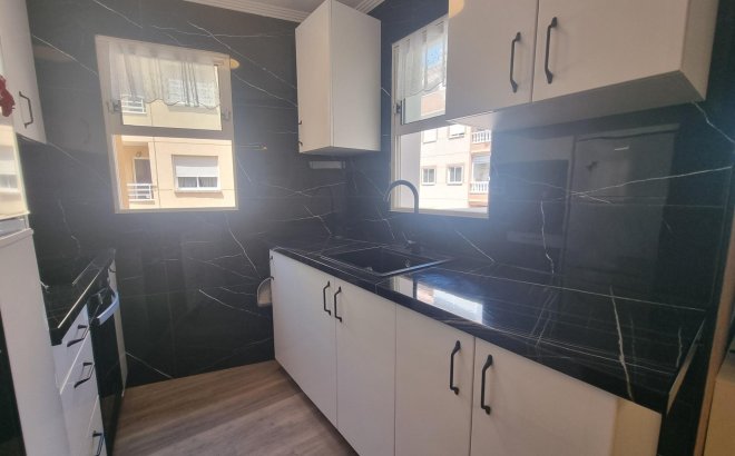 Resale - Apartment -
Torrevieja - Estacion De Autobuses