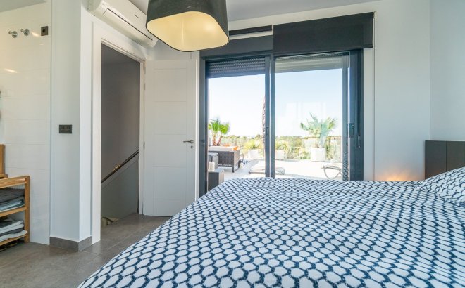 Resale - Penthouse -
Villamartin - Costa Blanca
