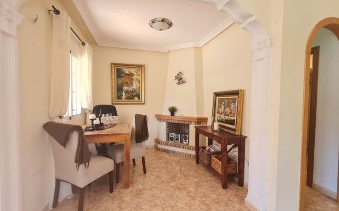 Resale - Villa -
Villamartin - Costa Blanca