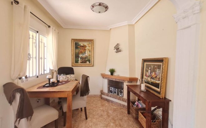 Resale - Villa -
Villamartin - Costa Blanca