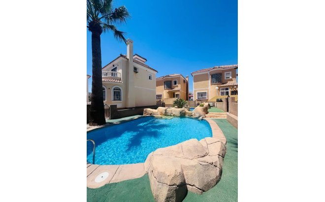 Resale - Villa -
Villamartin - Costa Blanca