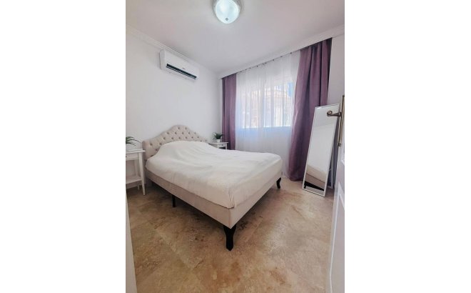 Resale - Villa -
Villamartin - Costa Blanca