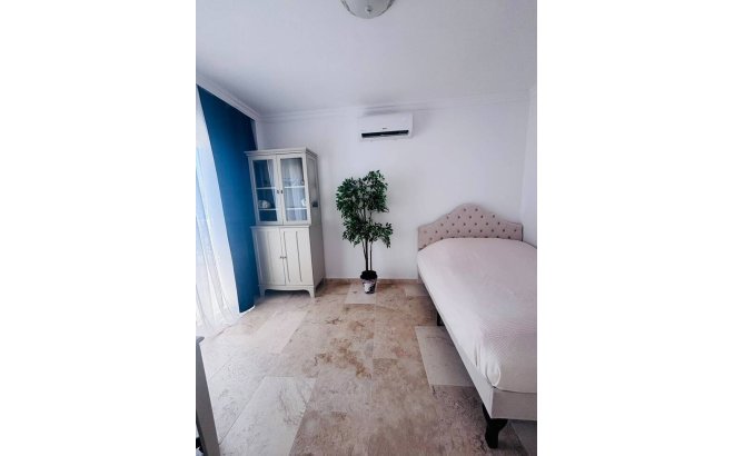 Resale - Villa -
Villamartin - Costa Blanca