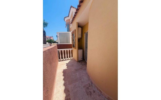 Resale - Villa -
Villamartin - Costa Blanca
