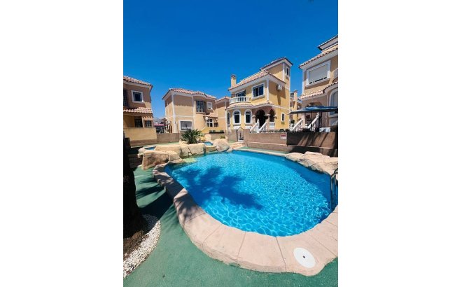 Resale - Villa -
Villamartin - Costa Blanca