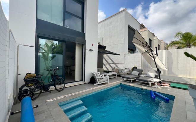 Resale - Villa -
Orihuela Costa - Villamartín-las Filipinas