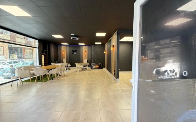 Resale - Commercial -
Torrevieja - Playa de los Locos