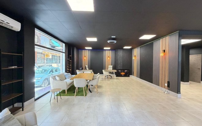 Resale - Commercial -
Torrevieja - Playa de los Locos