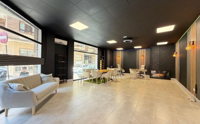 Resale - Commercial -
Torrevieja - Playa de los Locos