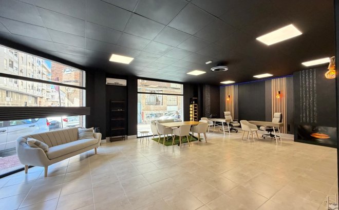 Resale - Commercial -
Torrevieja - Playa de los Locos