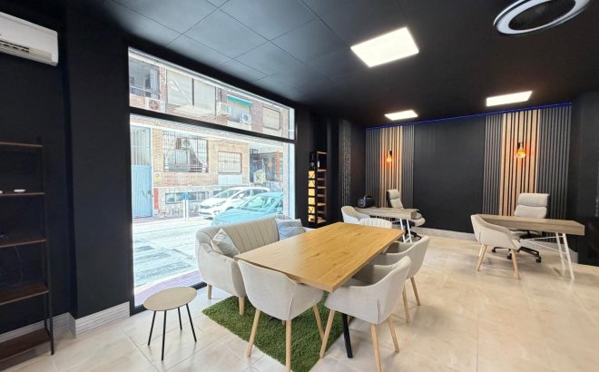 Resale - Commercial -
Torrevieja - Playa de los Locos