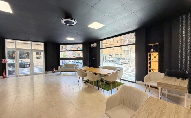 Resale - Commercial -
Torrevieja - Playa de los Locos