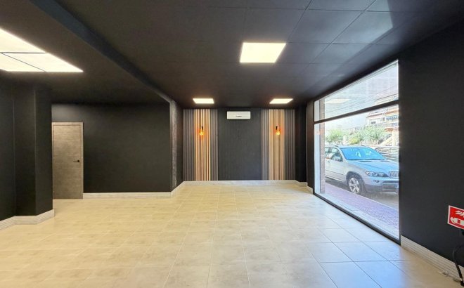 Resale - Commercial -
Torrevieja - Playa de los Locos