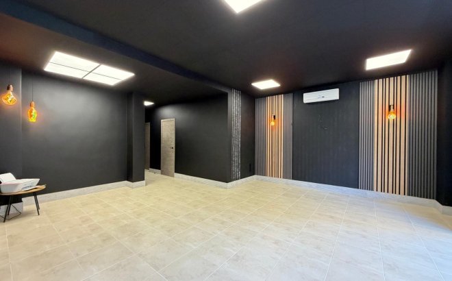 Resale - Commercial -
Torrevieja - Playa de los Locos