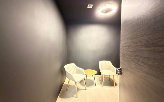 Resale - Commercial -
Torrevieja - Playa de los Locos
