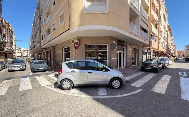 Resale - Commercial -
Torrevieja - Playa de los Locos