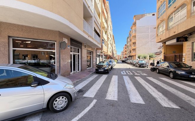 Resale - Commercial -
Torrevieja - Playa de los Locos