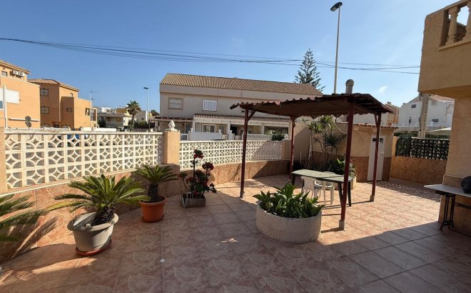 Resale - Dúplex -
Torrevieja - Los Frutales