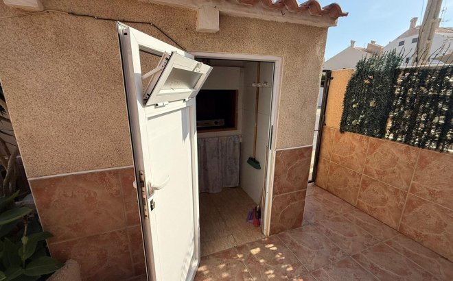 Resale - Dúplex -
Torrevieja - Los Frutales
