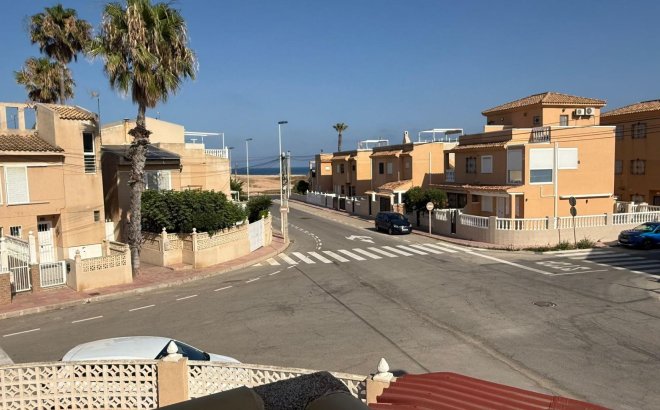 Resale - Dúplex -
Torrevieja - Los Frutales