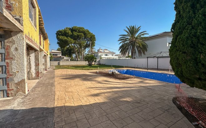 Resale - Villa -
Cabo Roig - Costa Blanca
