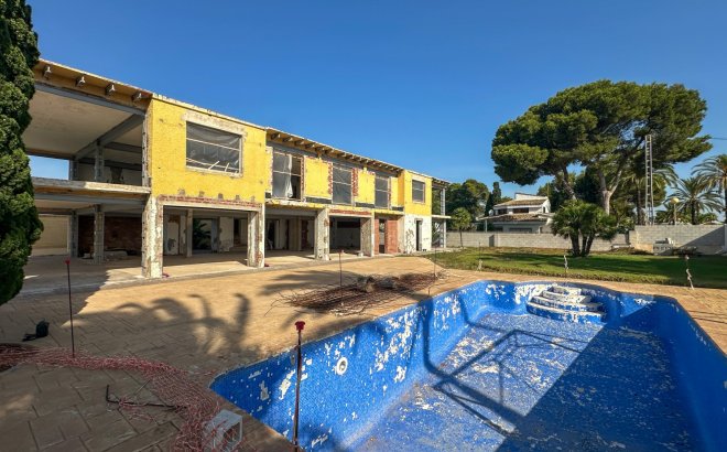 Resale - Villa -
Cabo Roig - Costa Blanca