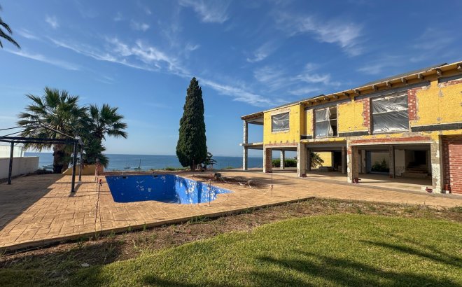 Resale - Villa -
Cabo Roig - Costa Blanca